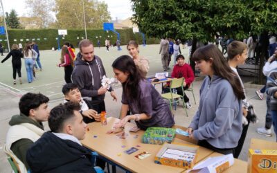 ¿Quieres jugar a un JUEGO DE MESA hoy, martes 19 noviembre, en el recreo, en el patio?