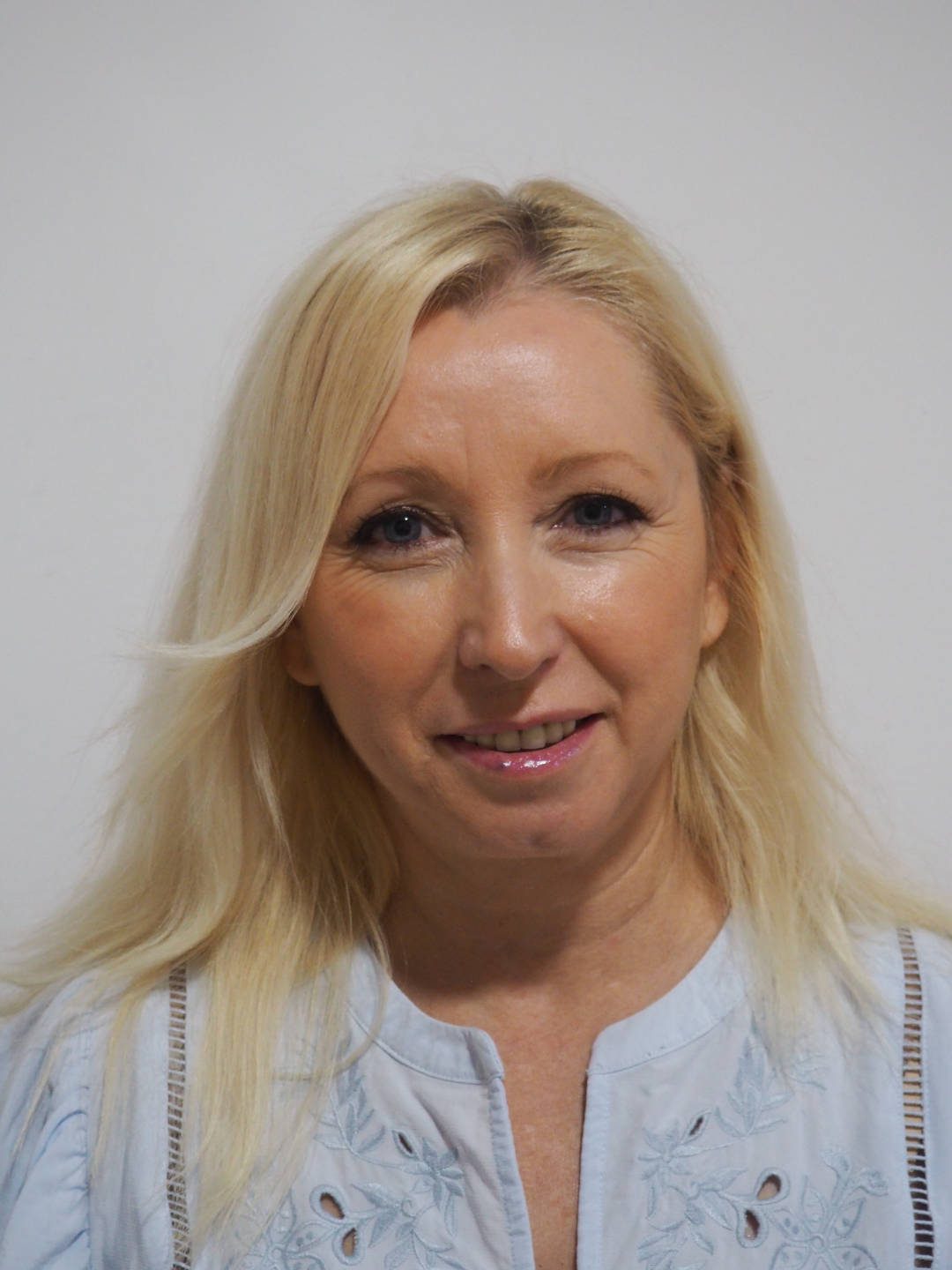 Dña. Francisca Manzano García.